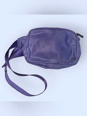 Lululemon Everywhere Belt Bag 2L Lavender